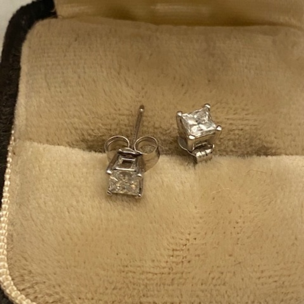 0.5 carat princess cut diamond stud earrings